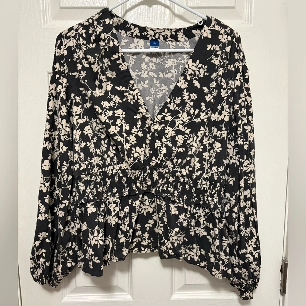 *Old Navy Black and Cream Floral Puff Sleeve Smocked Peplum Hem XL Blouse #IR